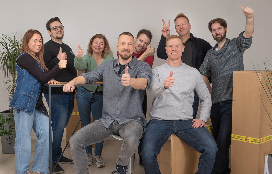 Team von myfence bei der Fertigung von Sichtschutz nach Maß