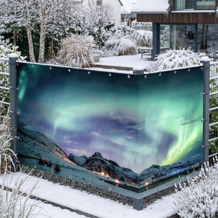 Aira als Sichtschutz am Gartenzaun