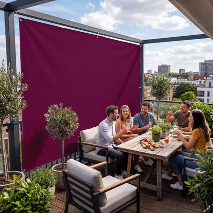 Sichtschutz Bordeauxviolett (RAL® 4004) als Sichtschutz auf der Terrasse