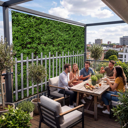 Edeltraud als Sichtschutz auf der Terrasse