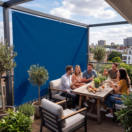 Sichtschutz Enzianblau (RAL® 5010) als Sichtschutz auf der Terrasse