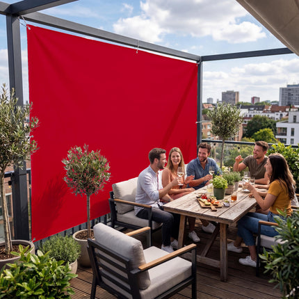 Sichtschutz Himbeerrot (RAL® 3027) als Sichtschutz auf der Terrasse