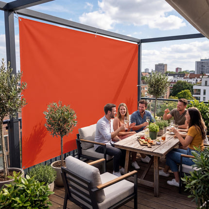 Sichtschutz Leuchtorange (RAL® 2005) als Sichtschutz auf der Terrasse