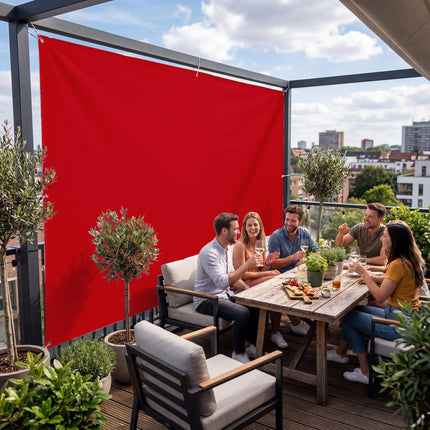 Sichtschutz Orientrot (RAL® 3031) auf der Terrasse