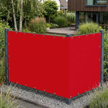 Sichtschutz Orientrot (RAL® 3031) am Gartenzaun