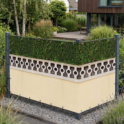 Roland als Sichtschutz am Gartenzaun