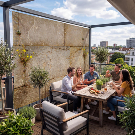 Sami als Sichtschutz auf der Terrasse