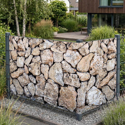 Sandro Cemento als Sichtschutz am Gartenzaun