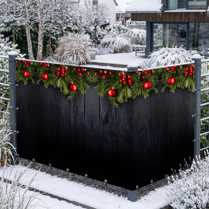 Santa als Sichtschutz am Gartenzaun