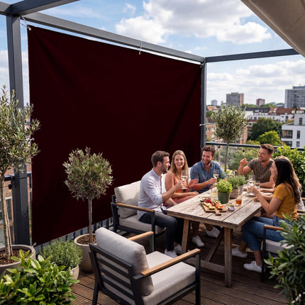 Sichtschutz Schwarzrot (RAL® 3007) als Sichtschutz auf der Terrasse