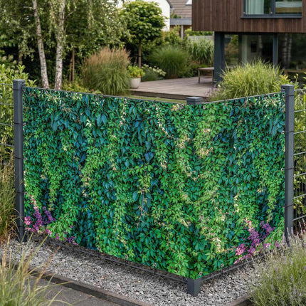 Schwubi als Sichtschutz am Gartenzaun