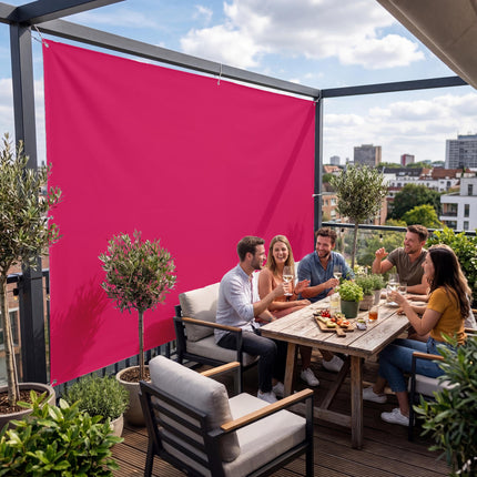 Sichtschutz Telemagenta (RAL® 4010) als Sichtschutz auf der Terrasse