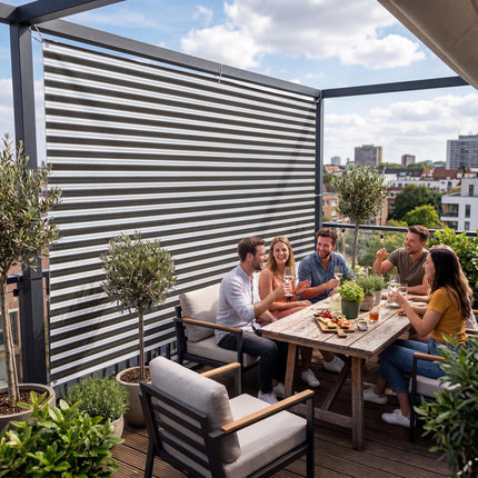 Wellblech Alu als Sichtschutz auf der Terrasse