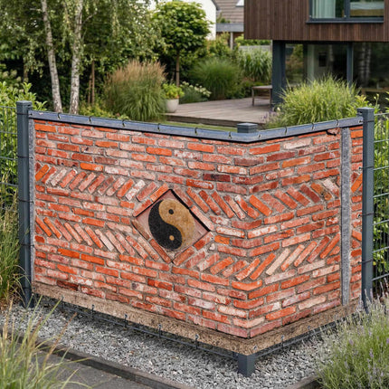 Yin Yang als Sichtschutz am Gartenzaun