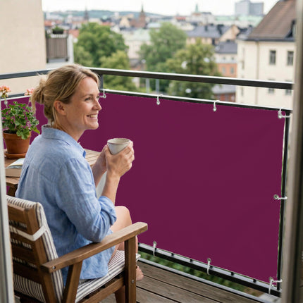 Sichtschutz Bordeauxviolett (RAL® 4004) als Balkonsichtschutz Innenansicht