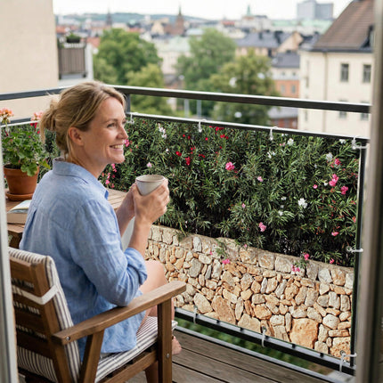 Bunte Rosaly als Balkonsichtschutz Innenansicht