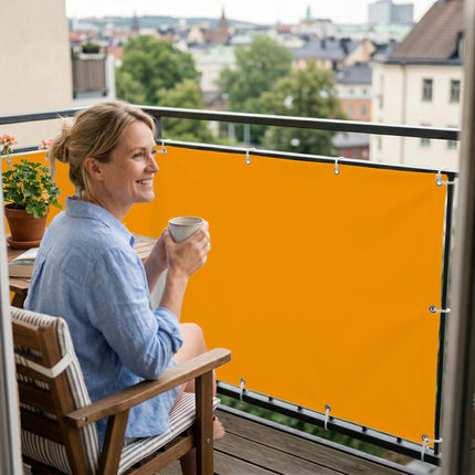 Sichtschutz Gelborange (RAL® 2000) als Balkonsichtschutz Innenansicht