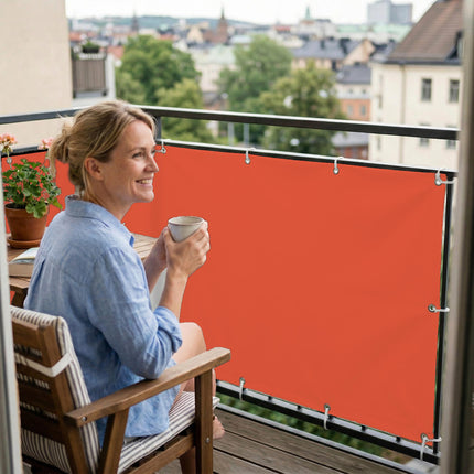 Sichtschutz Leuchtorange (RAL® 2005) als Balkonsichtschutz Innenansicht