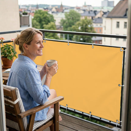 Sichtschutz Safrangelb (RAL® 1017) als Balkonsichtschutz Innenansicht