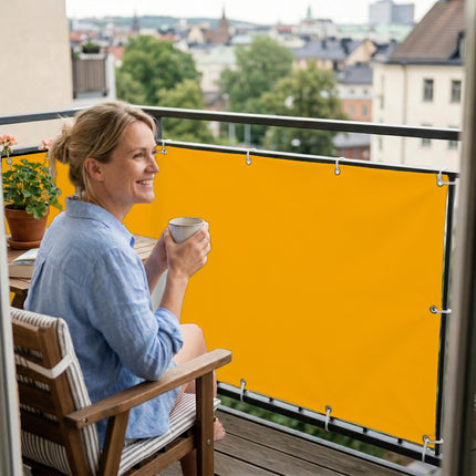 Sichtschutz Sonnengelb (RAL® 1037) als Balkonsichtschutz Innenansicht