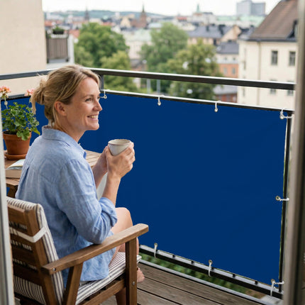 Sichtschutz Ultramarinblau (RAL® 5002) als Balkonsichtschutz Innenansicht