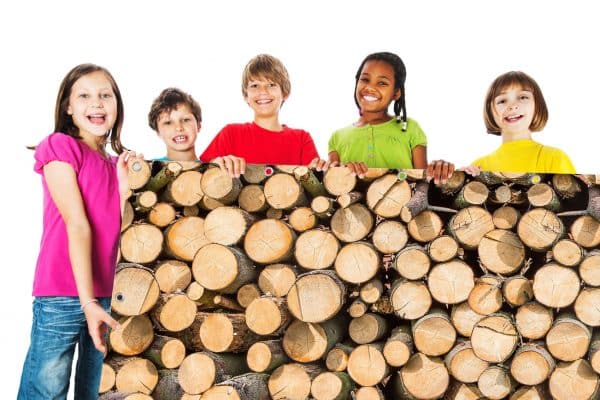 myfence Sichtschutz Woodi mit Kindern